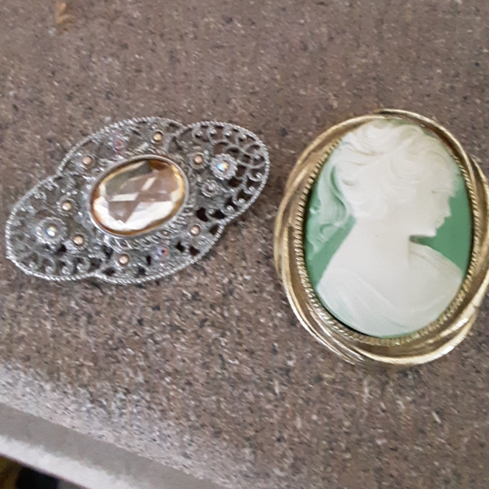 2 pins